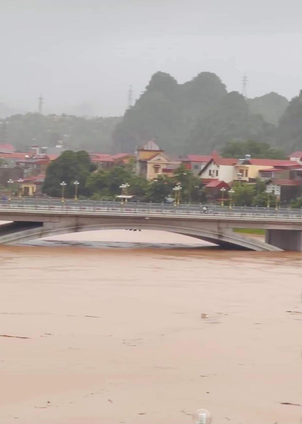 Ngập úng, sạt lở nghiêm trọng tại Lạng Sơn