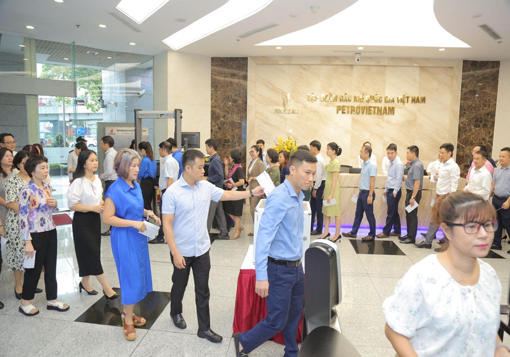 Petrovietnam ủng hộ đồng bào các địa phương bị ảnh hưởng bởi bão số 3 