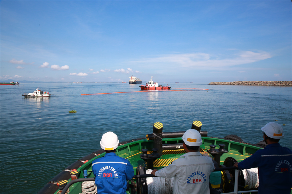 BSR tổ chức thực tập ứng phó tình huống khẩn cấp tràn dầu tại cảng xuất sản phẩm