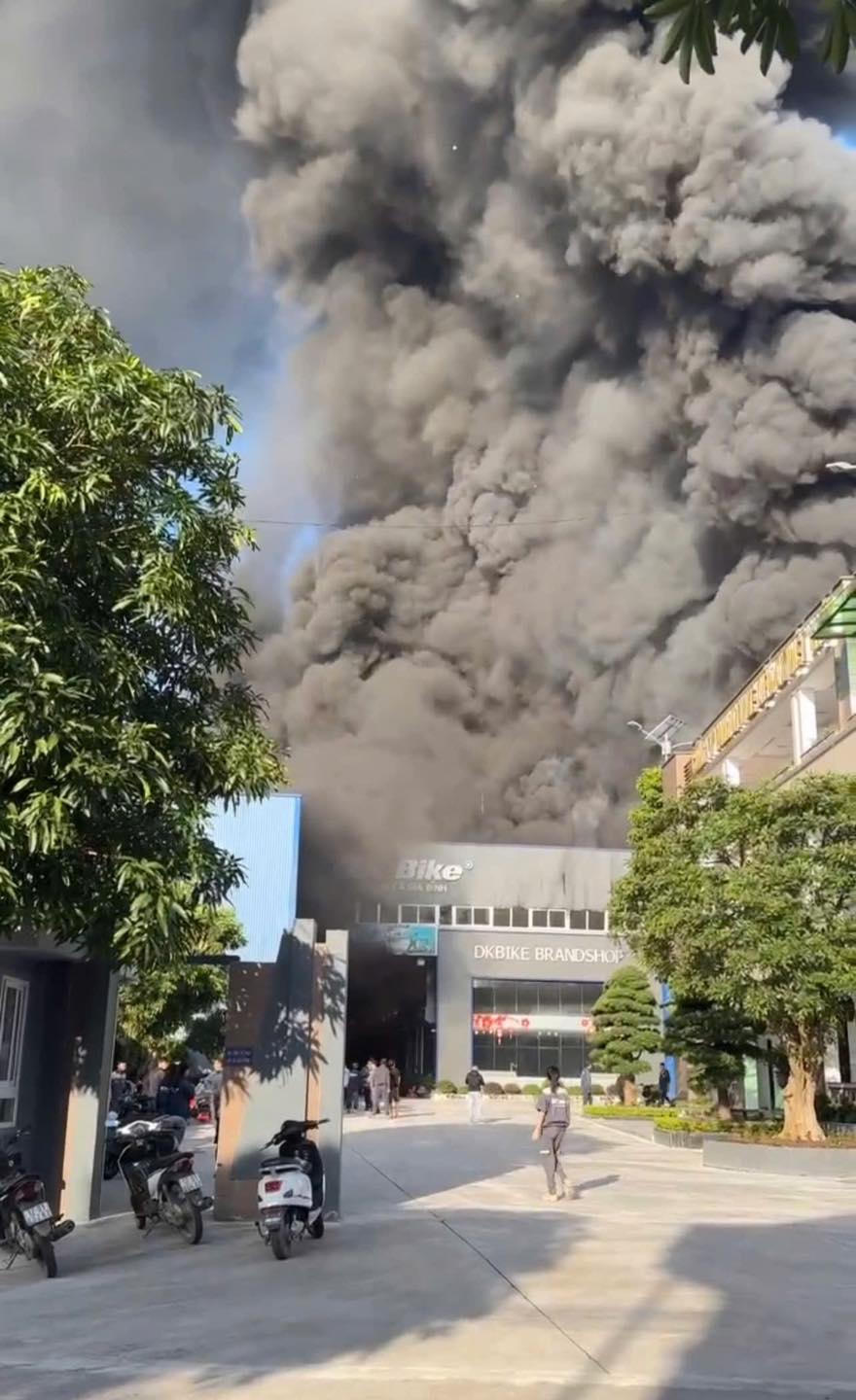 Cháy lớn ở TP Lạng Sơn, thiệt hại nhiều tỷ đồng