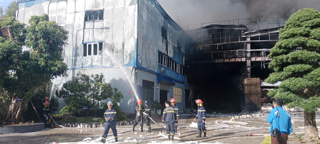 Cháy lớn ở TP Lạng Sơn, thiệt hại nhiều tỷ đồng