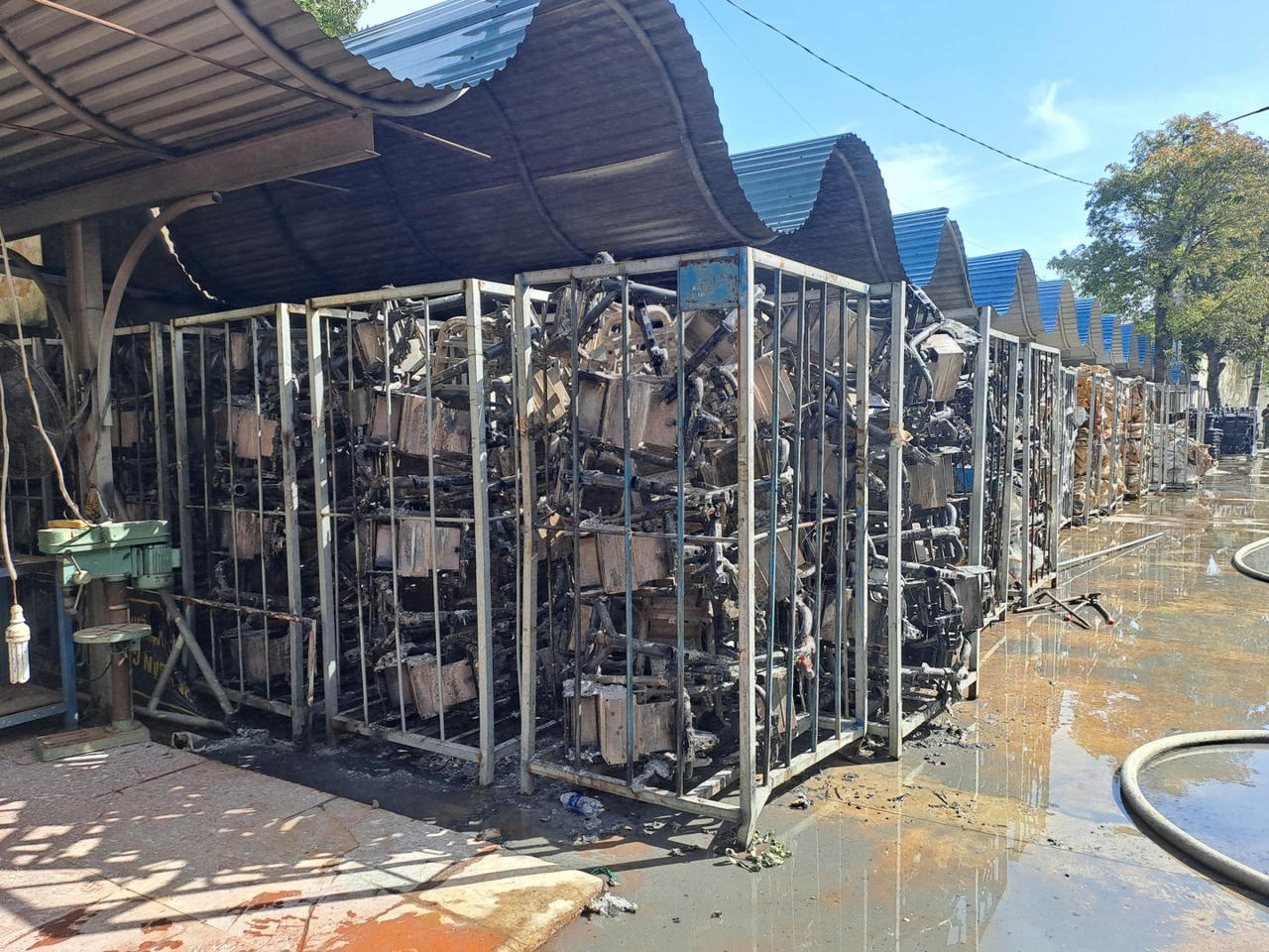 Lãnh đạo UBND tỉnh Lạng Sơn thăm hỏi, động viên công ty xe điện Việt Nhật sau hỏa hoạn