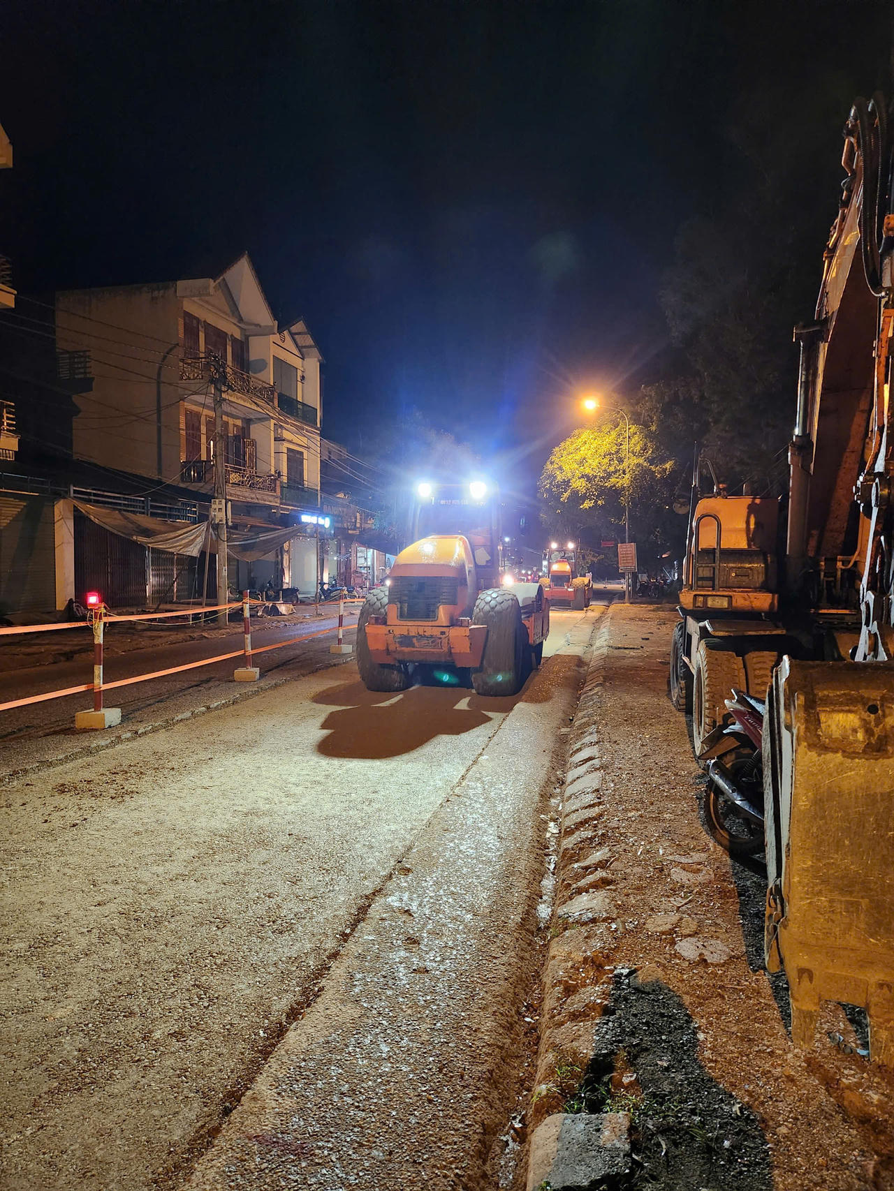 'Làm ngày không đủ, tranh thủ làm đêm' tại Dự án nâng cấp Km18-Km80 Quốc lộ 4B