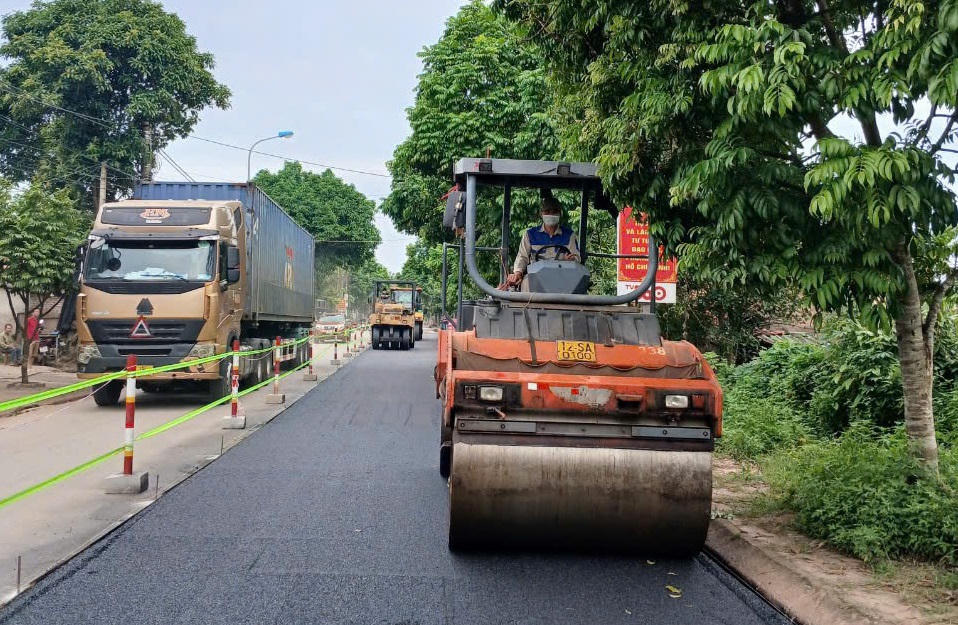 'Làm ngày không đủ, tranh thủ làm đêm' tại Dự án nâng cấp Km18-Km80 Quốc lộ 4B