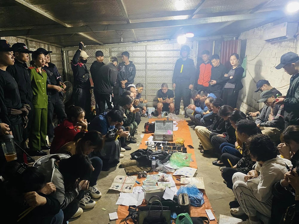 Phá sới bạc dưới đường hầm dài hàng trăm mét