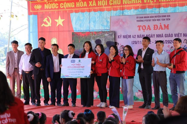 CHIN-SU mang chảo cơm có thịt đặc biệt lên vùng cao “tiếp sức học trò, tiếp lửa thầy cô” nhân dịp 20/11