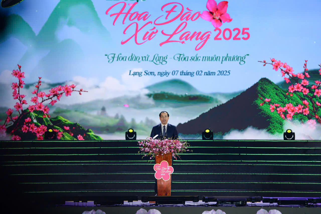 Tưng bừng khai mạc Lễ hội Hoa Đào Xứ Lạng