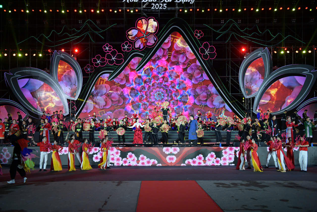 Tưng bừng khai mạc Lễ hội Hoa Đào Xứ Lạng