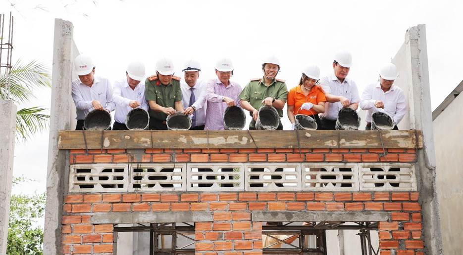 Hai doanh nghiệp thuộc 'hệ sinh thái bầu Hiển' đồng hành cùng Bộ Công an xây dựng 700 căn nhà cho người nghèo tỉnh Bạc Liêu