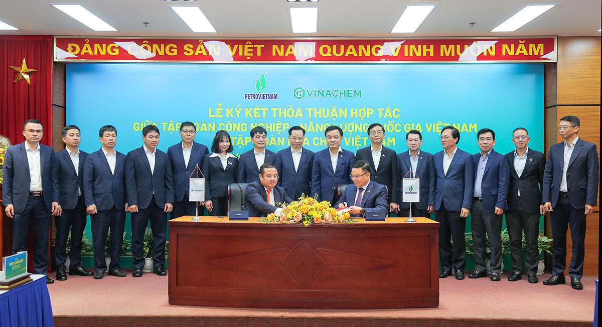 Petrovietnam và Vinachem ký kết hợp tác toàn diện