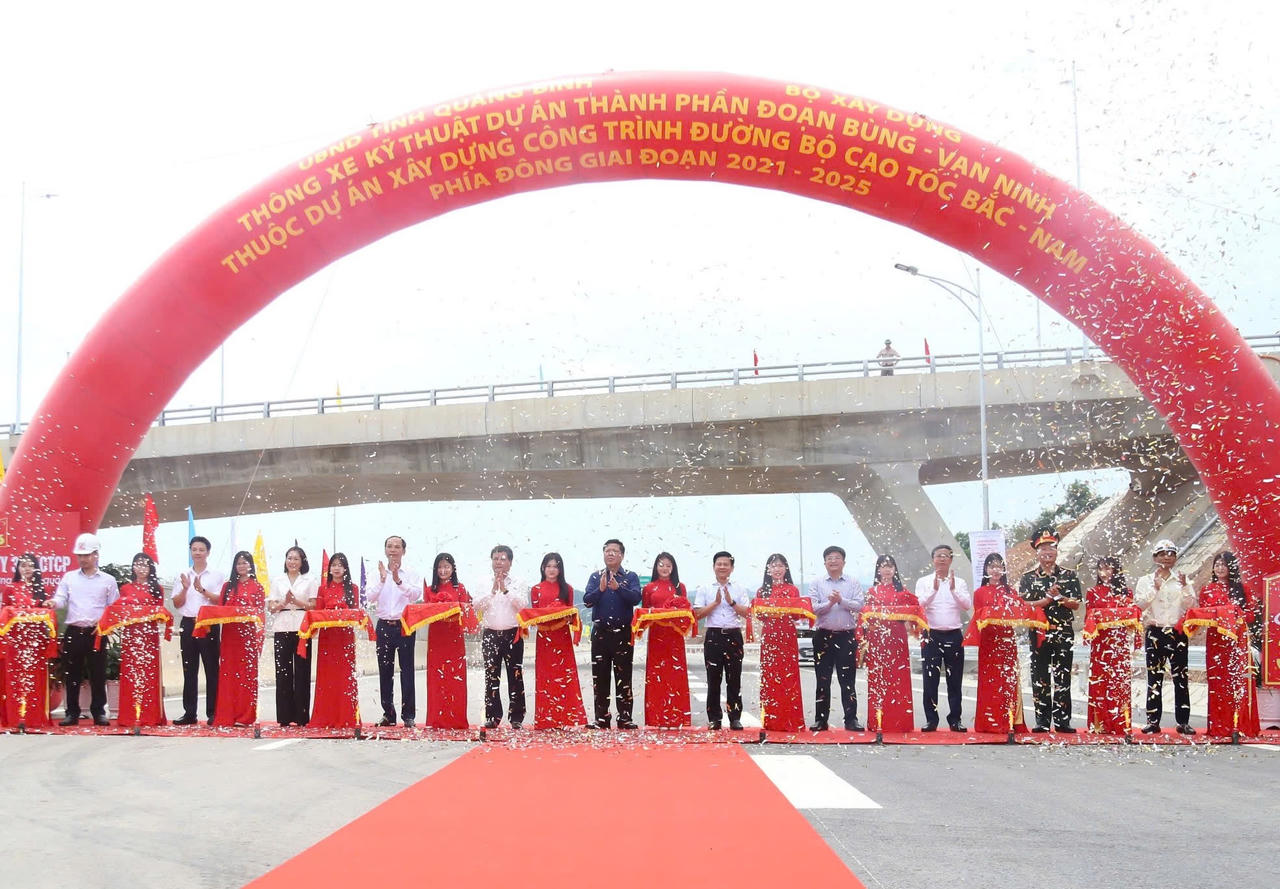 Thông xe kỹ thuật cao tốc Bùng - Vạn Ninh