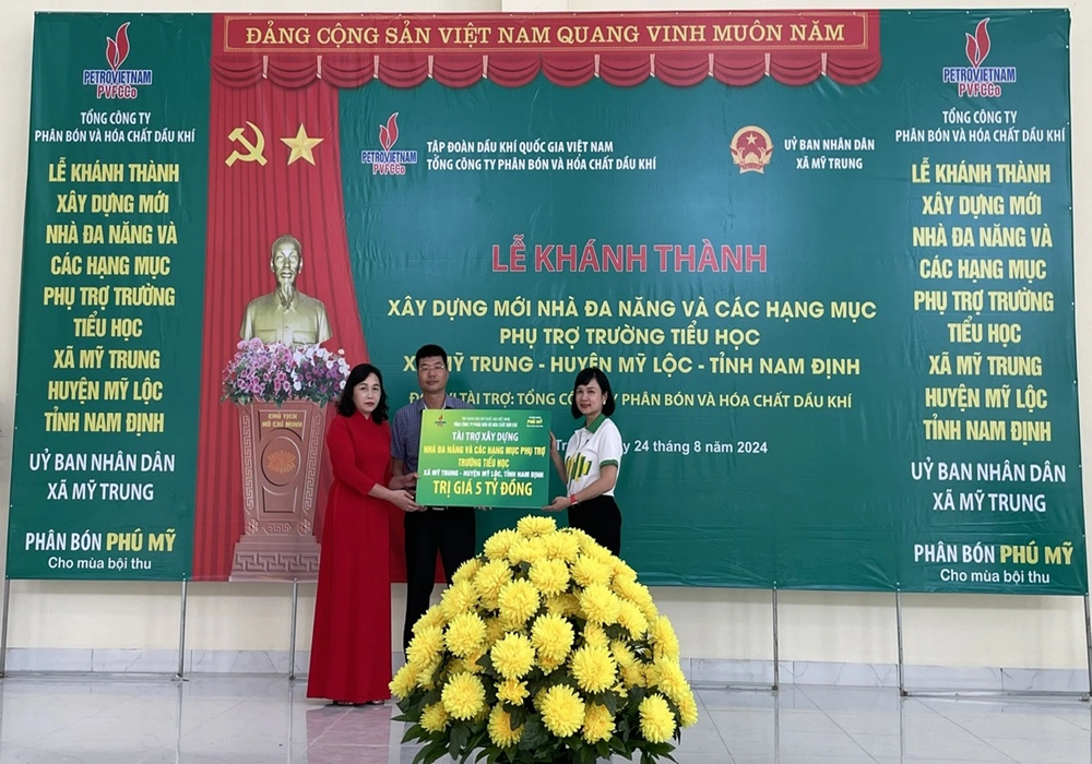 PVFCCo - Phú Mỹ tự hào nhận danh hiệu 'Doanh nghiệp vì cộng đồng'