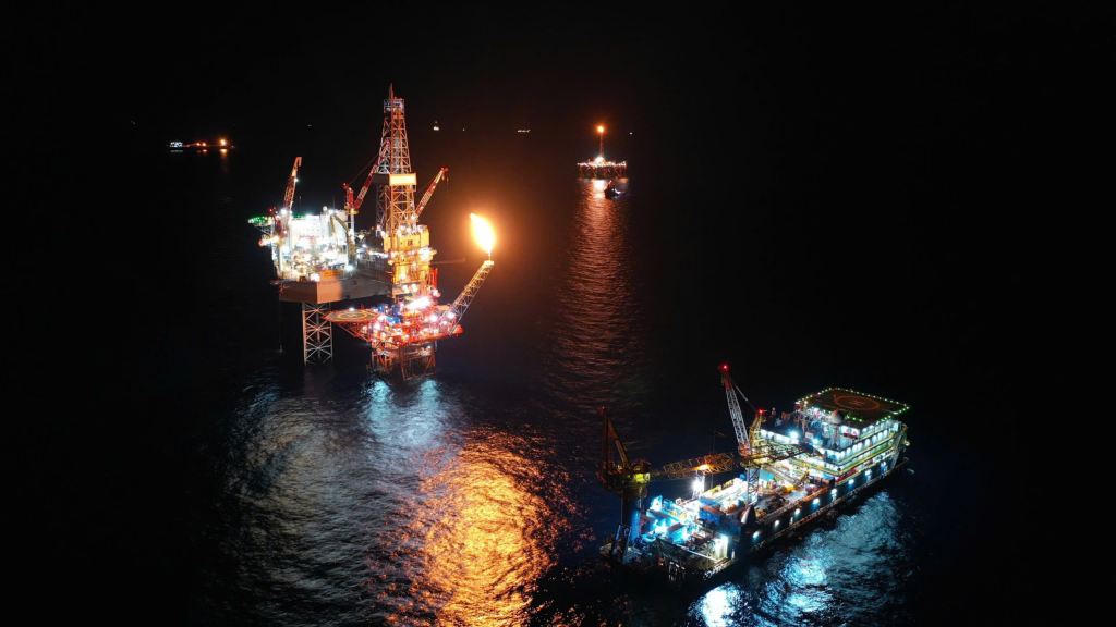 Mỏ Đại Hùng giai đoạn 3 đón dòng dầu thương mại đầu tiên: Bản lĩnh người lao động Petrovietnam