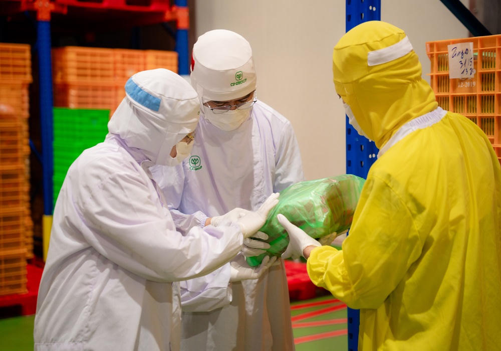 Kiểm tra nhà máy chế biến sản phẩm thịt của công ty C.P tại Hà Nội