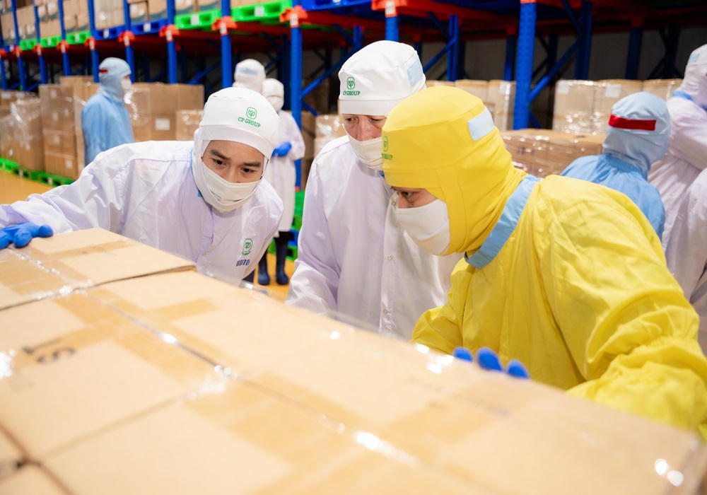 Kiểm tra nhà máy chế biến sản phẩm thịt của công ty C.P tại Hà Nội