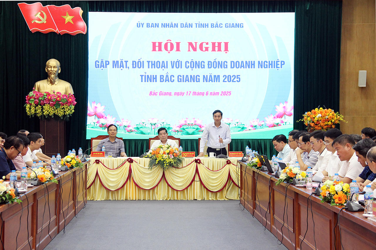 Lãnh đạo tỉnh Bắc Giang đối thoại với doanh nghiệp