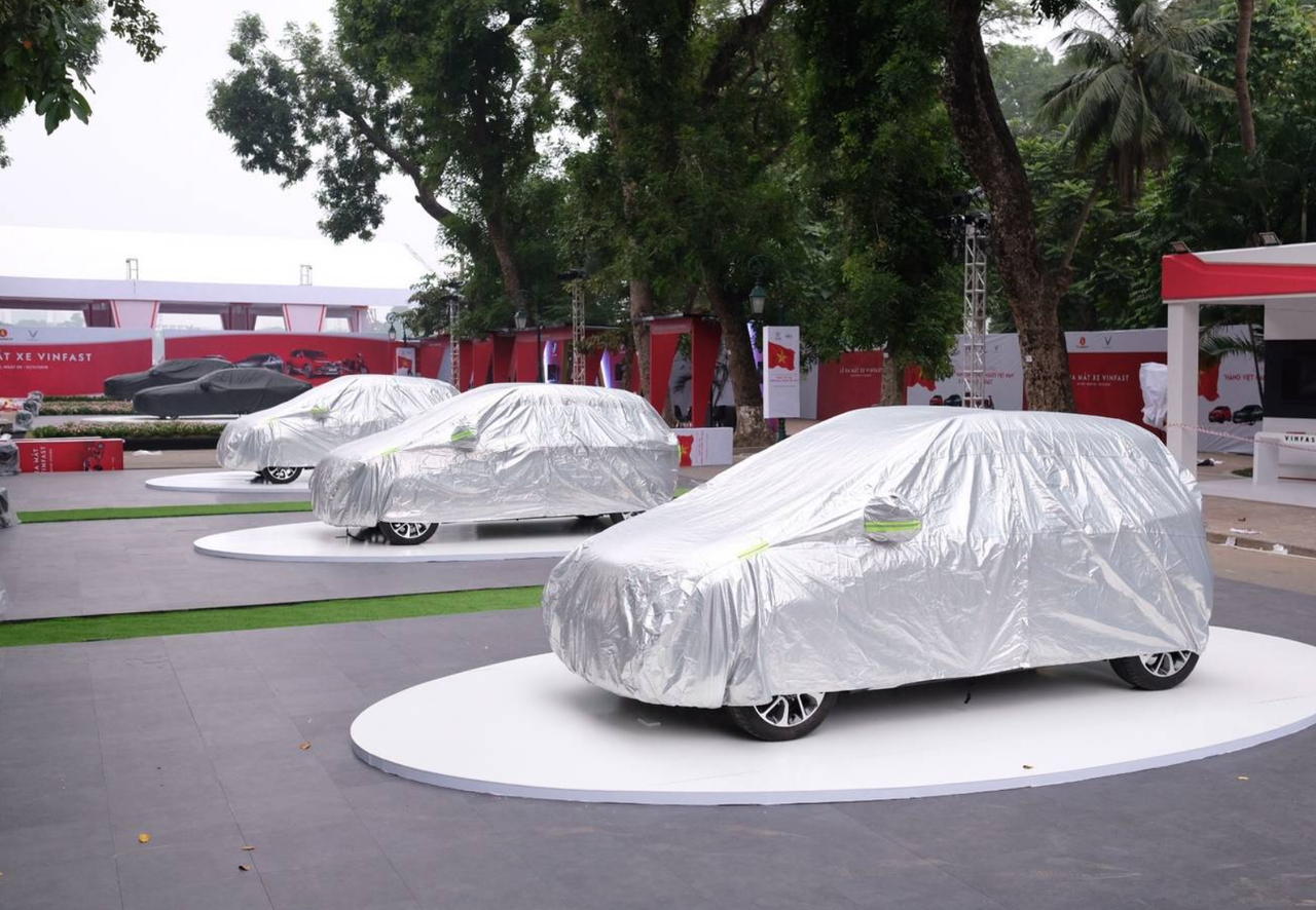 VinFast cho ra dòng sản phẩm VinFast Fadill và xe máy điện thông minh Klara.