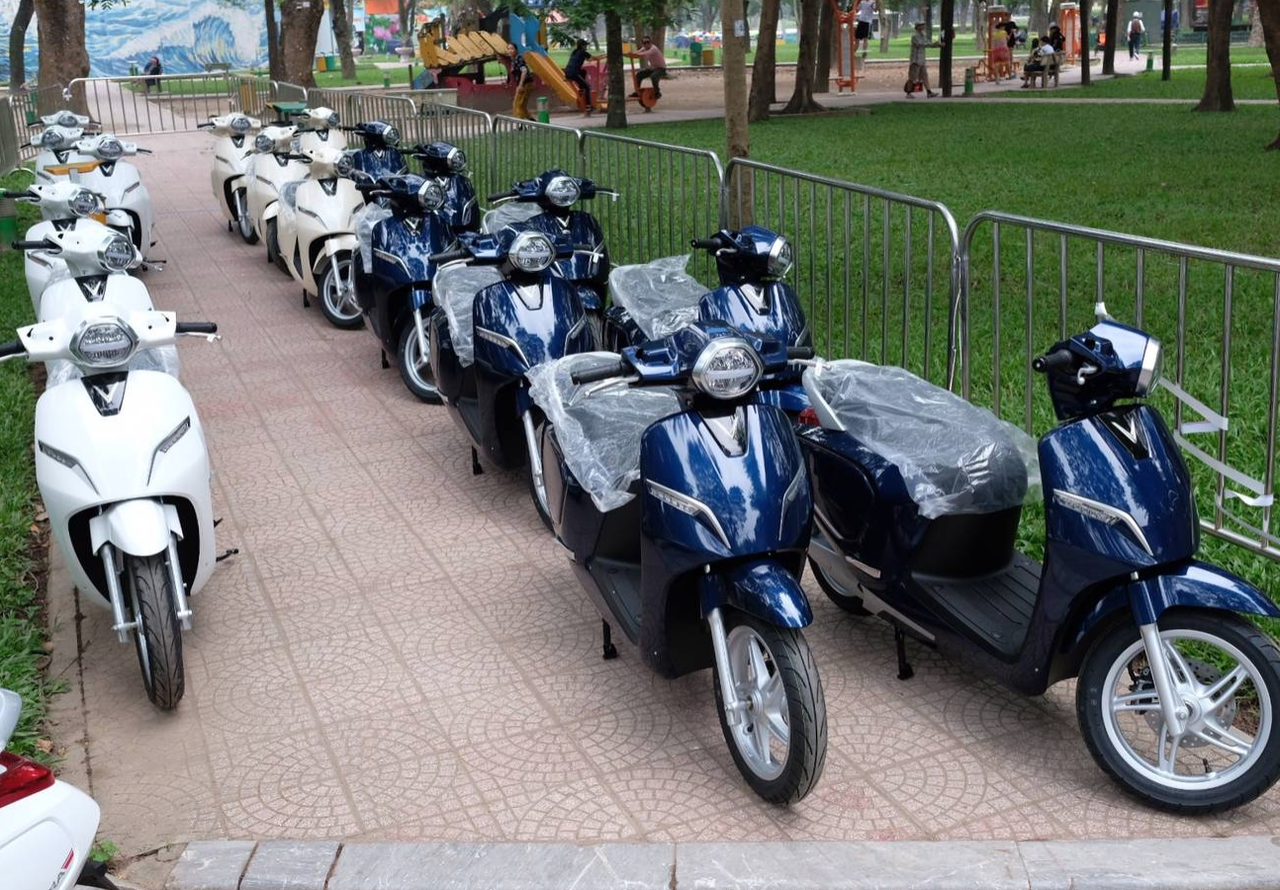 VinFast cho ra dòng sản phẩm VinFast Fadill và xe máy điện thông minh Klara.