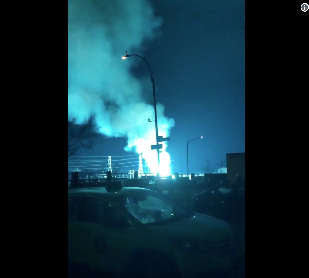 Góc nước Mỹ 'nhuộm' xanh do nổ máy biến áp ở New York