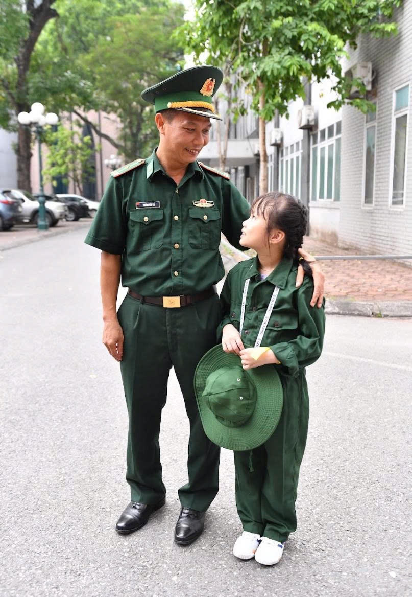 Tạm biệt bố mẹ, con đi bộ đội: 96 chiến sĩ nhí bước vào hành trình kỷ luật “thép”