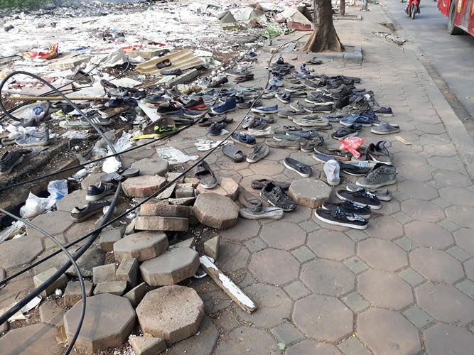 'Khai tử” chợ tạm Ngã Tư Sở: Rác thải vẫn còn ngổn ngang