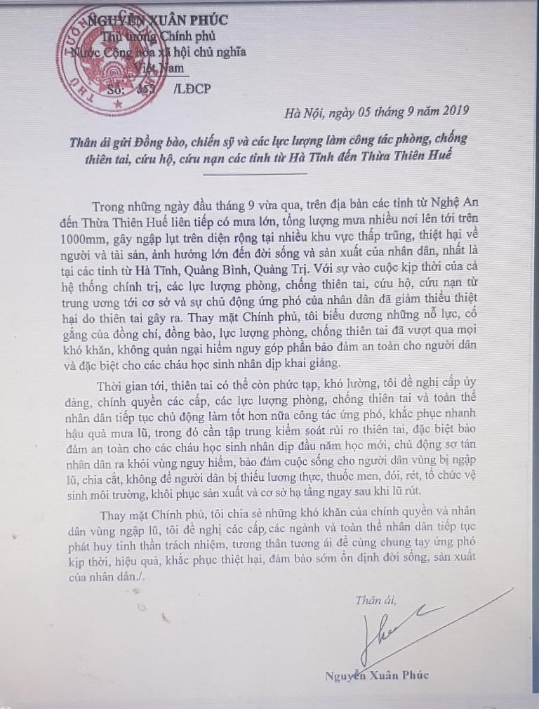 Thủ tướng Nguyễn Xuân Phúc yêu cầu đảm bảo an toàn cho học sinh vùng lũ