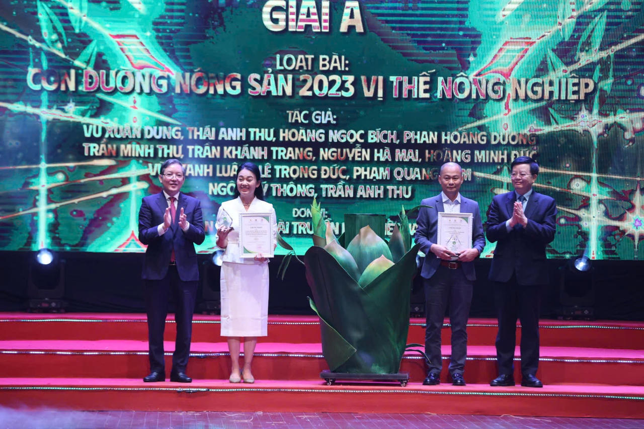 Trao giải báo chí toàn quốc về 'Nông nghiệp, nông dân, nông thôn Việt Nam'