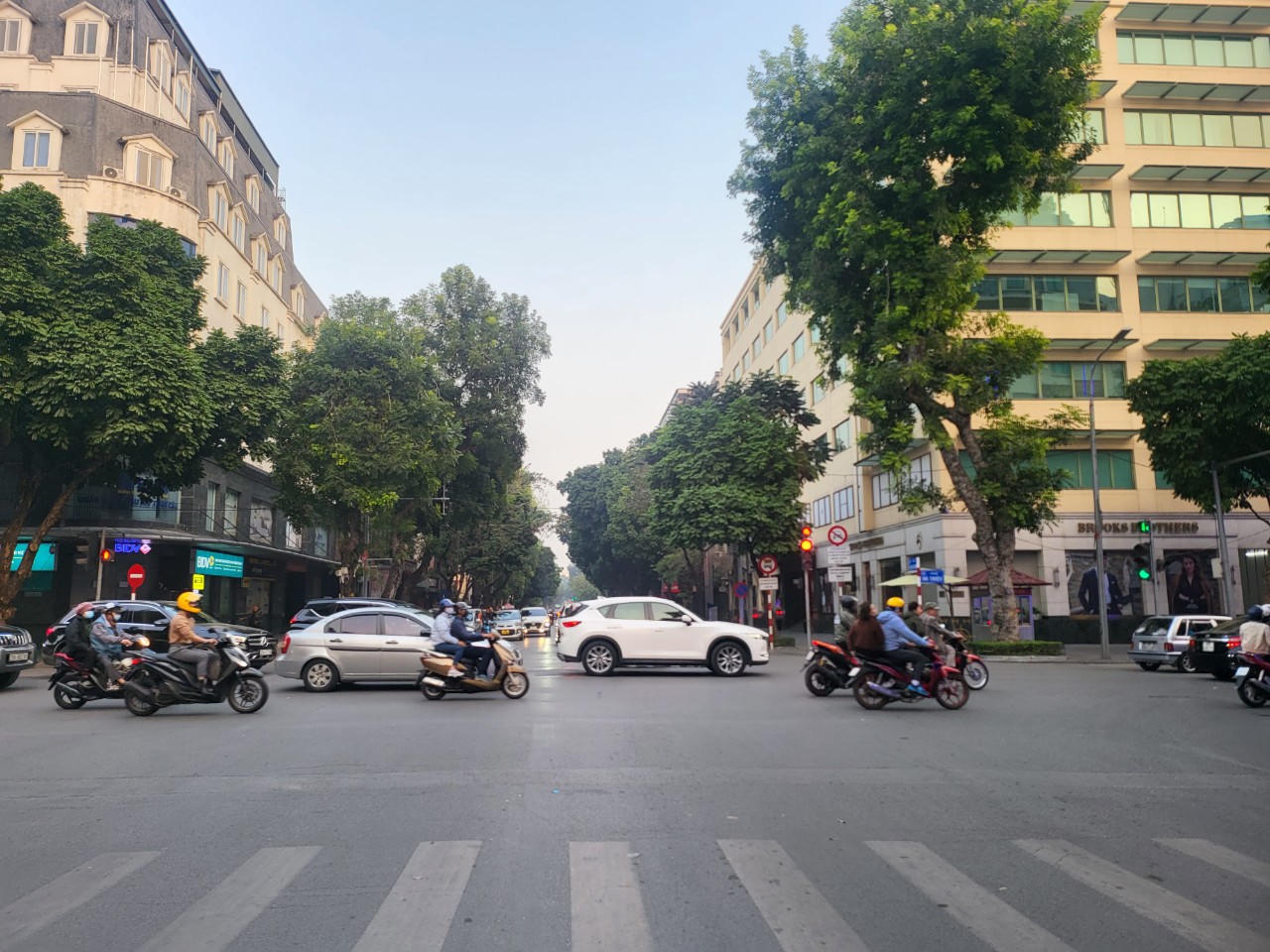 Phố phường Hà Nội vắng lặng chiều ngày 30 Tết