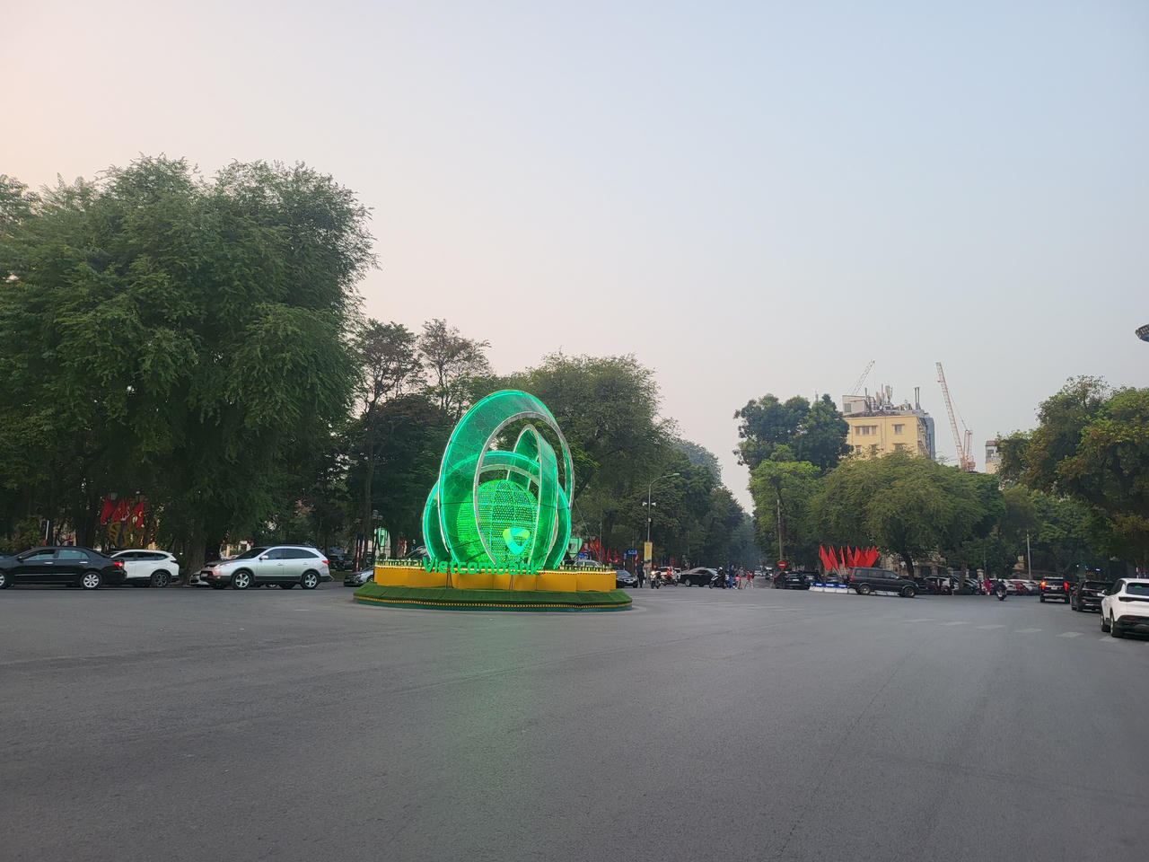 Phố phường Hà Nội vắng lặng chiều ngày 30 Tết