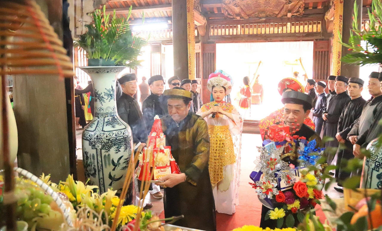 Hà Nội: Về làng Đường Yên xem nam nhân thi tài ‘kén rể’ 