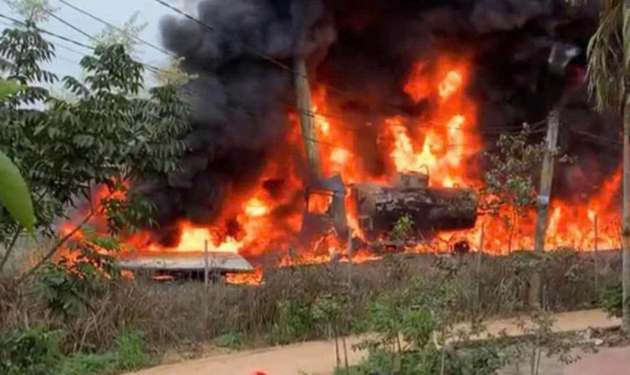 Cháy xe bồn trên cao tốc Nội Bài - Lào Cai, lái xe tử vong