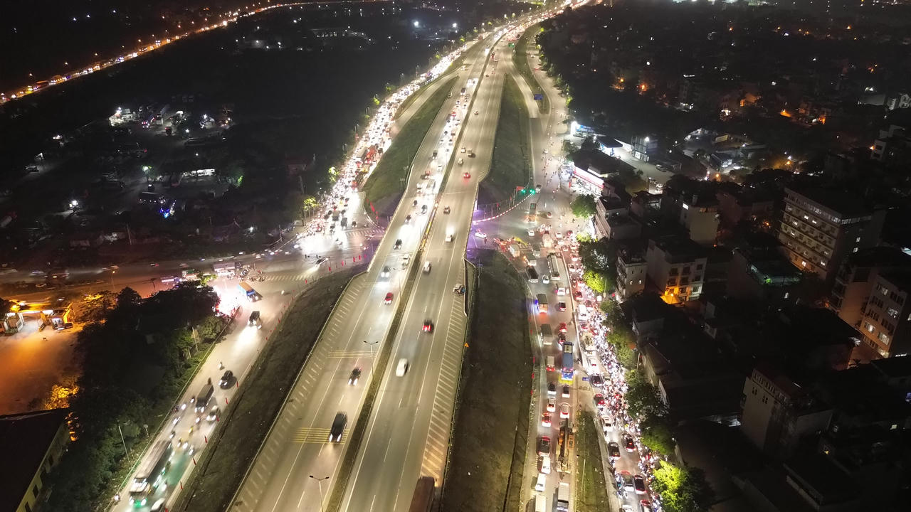 Cửa ngõ phía Nam Hà Nội ùn tắc kéo dài trước kỳ nghỉ lễ 30/4