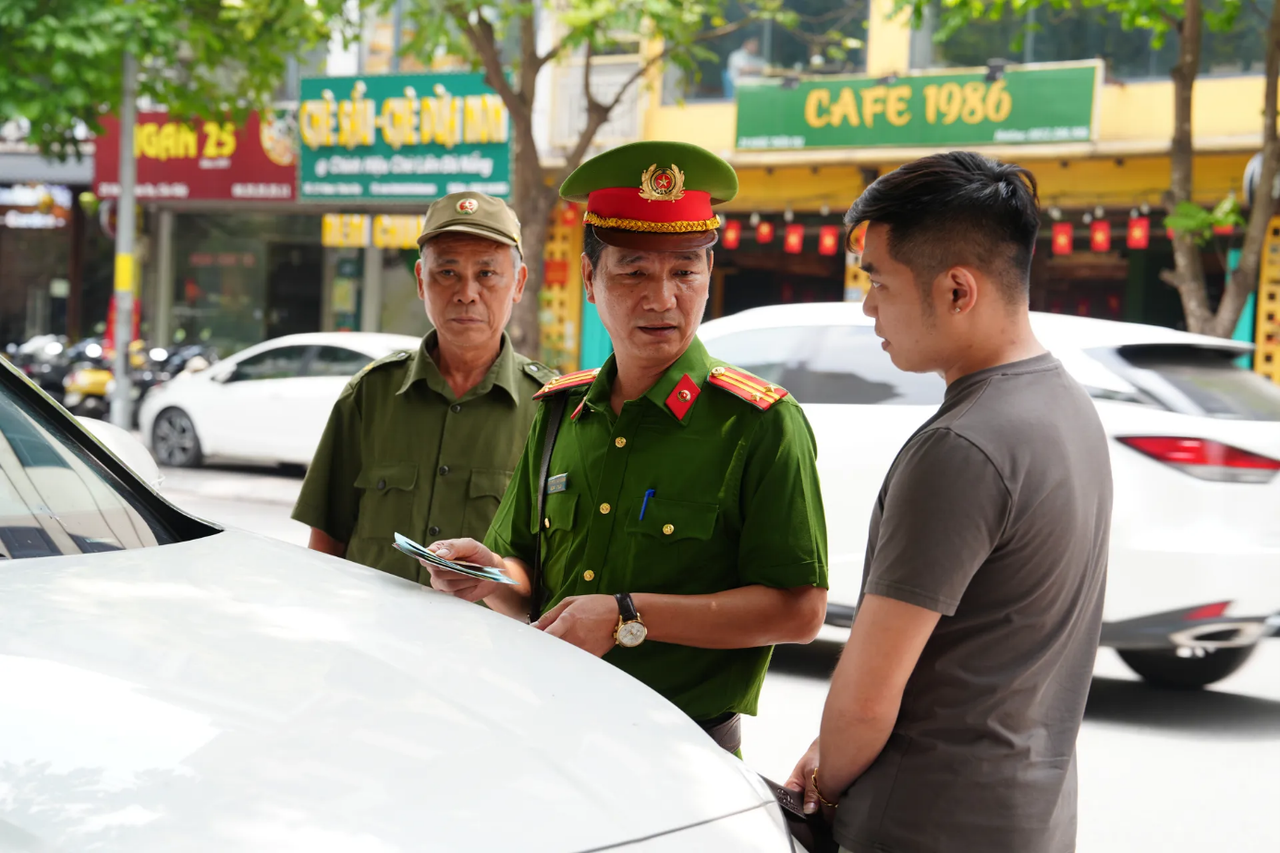 Hà Nội: Kiểm tra, xử lý nhiều trường hợp vi phạm trật tự giao thông, đô thị