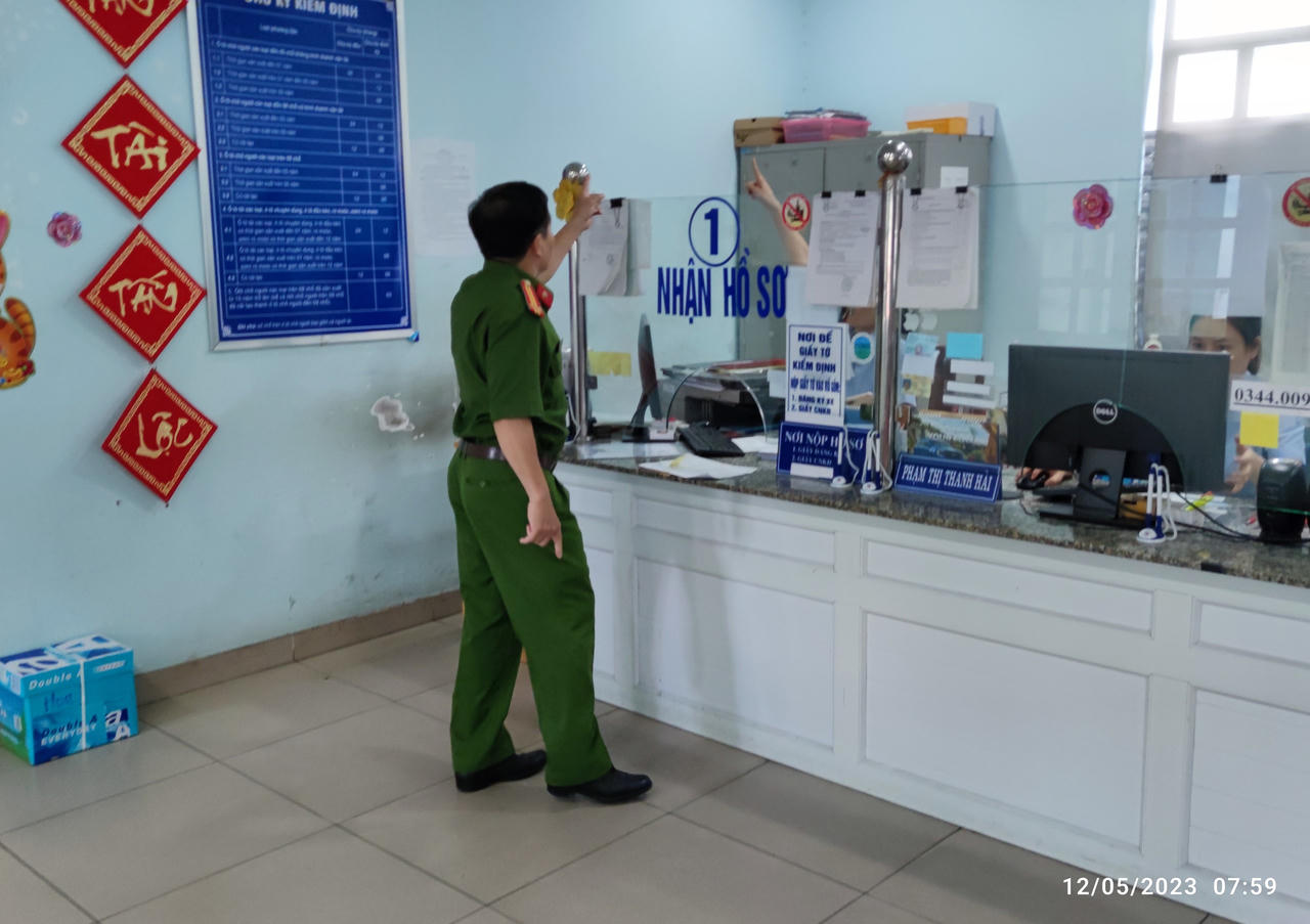 Đồng Nai: Phát hiện đối tượng nghi làm giả phiếu đăng kiểm