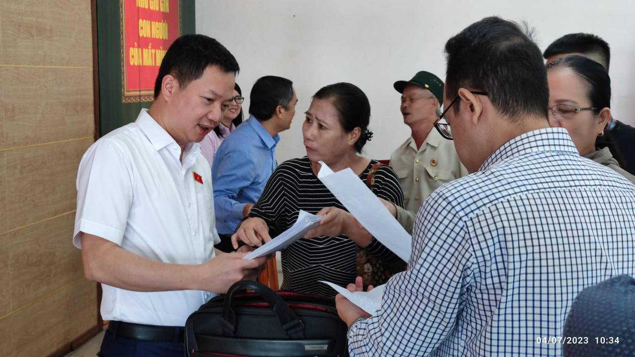 Đại biểu Quốc hội giải đáp các thắc mắc của cử tri tại TP Biên Hòa 