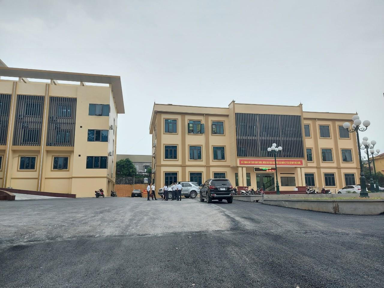 Yên Bái: Lãnh đạo huyện Lục Yên thăm, tặng quà chốt kiểm soát Covid-19 xã Minh Chuẩn