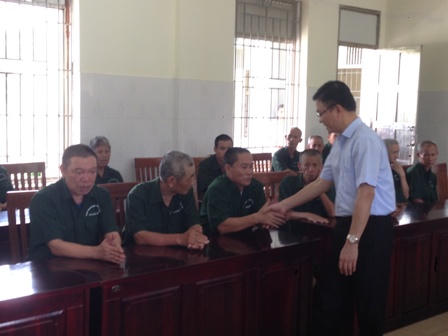 Bộ trưởng Lê Thành Long thăm và tặng quà tại Thanh Hóa