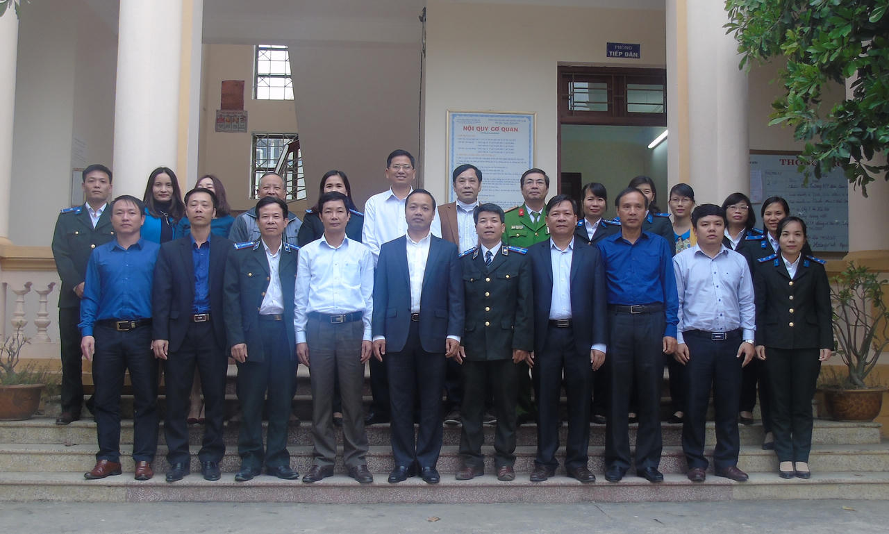 Thứ trưởng Bộ Tư pháp Trần Tiến Dũng làm việc với Chi cục THADS Bỉm Sơn