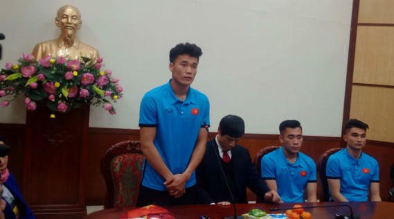 Thủ môn Bùi Tiến Dũng hứa không làm người hâm mộ quê nhà thất vọng