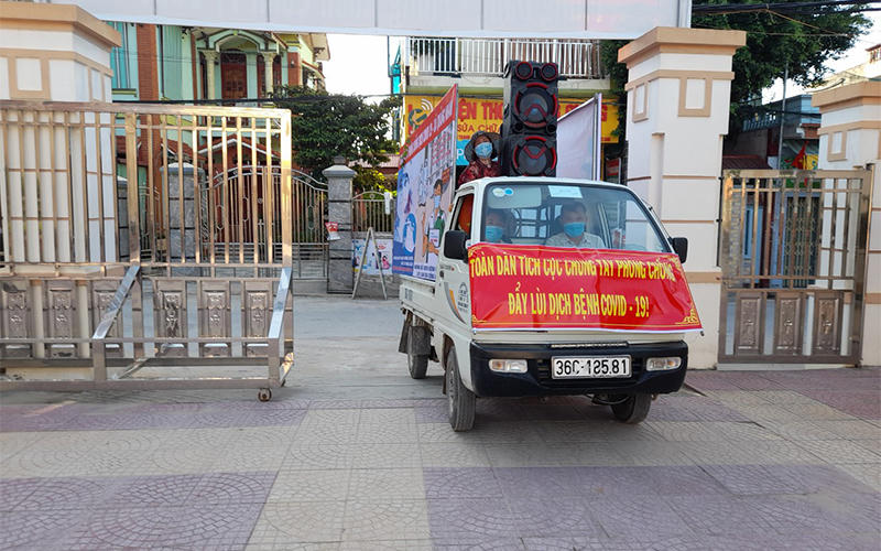 Phê bình nữ giám đốc trung tâm y tế huyện chậm truy vết F1