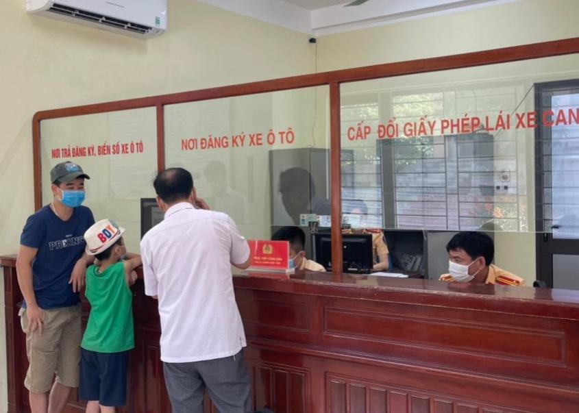 Phát hiện nhiều "xe gian" khi người dân đăng ký sang tên, đổi chủ