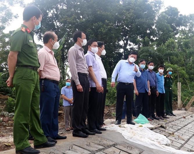 Gấp rút lên phương án bảo vệ tàu thuyền, di dời dân, xả tràn hồ chứa... để ứng phó bão