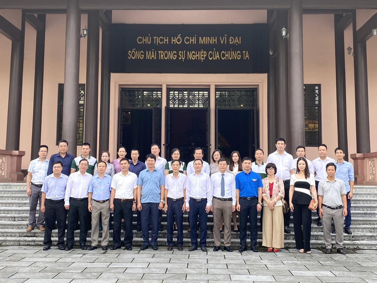 Thứ trưởng Nguyễn Thanh Tịnh dâng hương tưởng niệm Chủ tịch Hồ Chí Minh