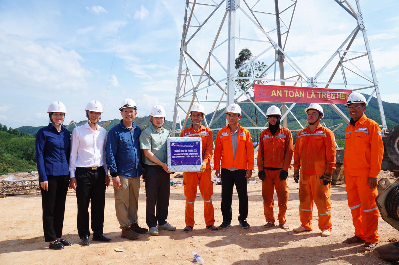 Điện lực Thanh Hóa đồng lòng dốc sức cho “tiền tuyến” 500kW mạch 3