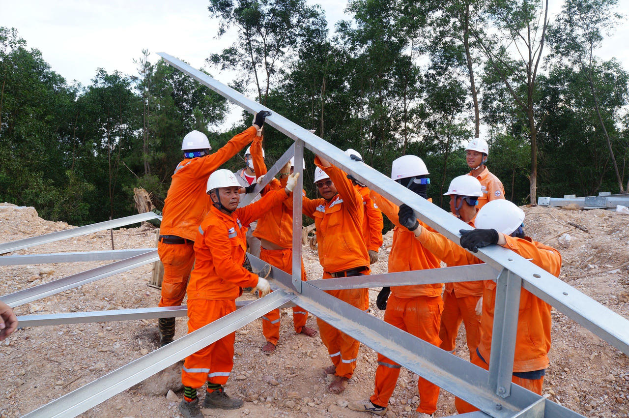 Điện lực Thanh Hóa đồng lòng dốc sức cho “tiền tuyến” 500kW mạch 3