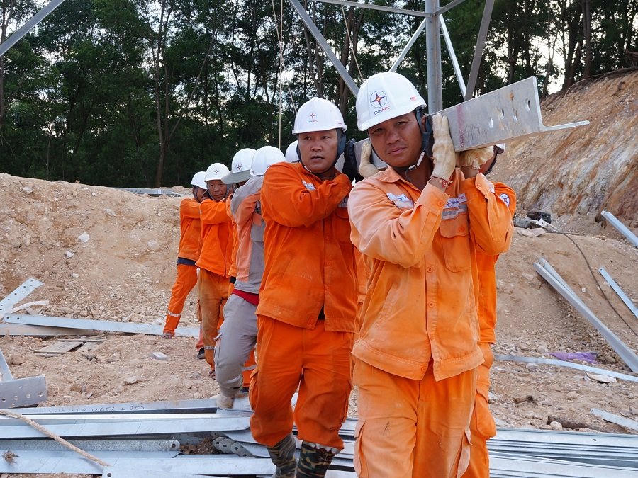 Điện lực Thanh Hóa đồng lòng dốc sức cho “tiền tuyến” 500kW mạch 3