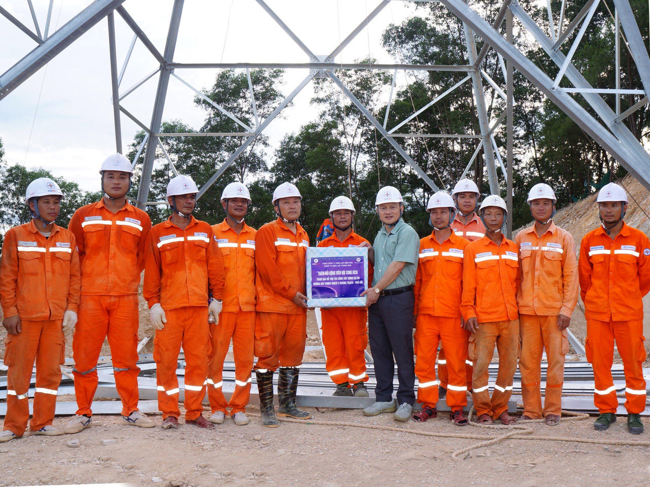 Điện lực Thanh Hóa đồng lòng dốc sức cho “tiền tuyến” 500kW mạch 3