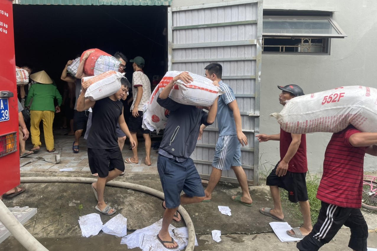 Cháy xưởng thu mua phế liệu ở Thanh Hóa