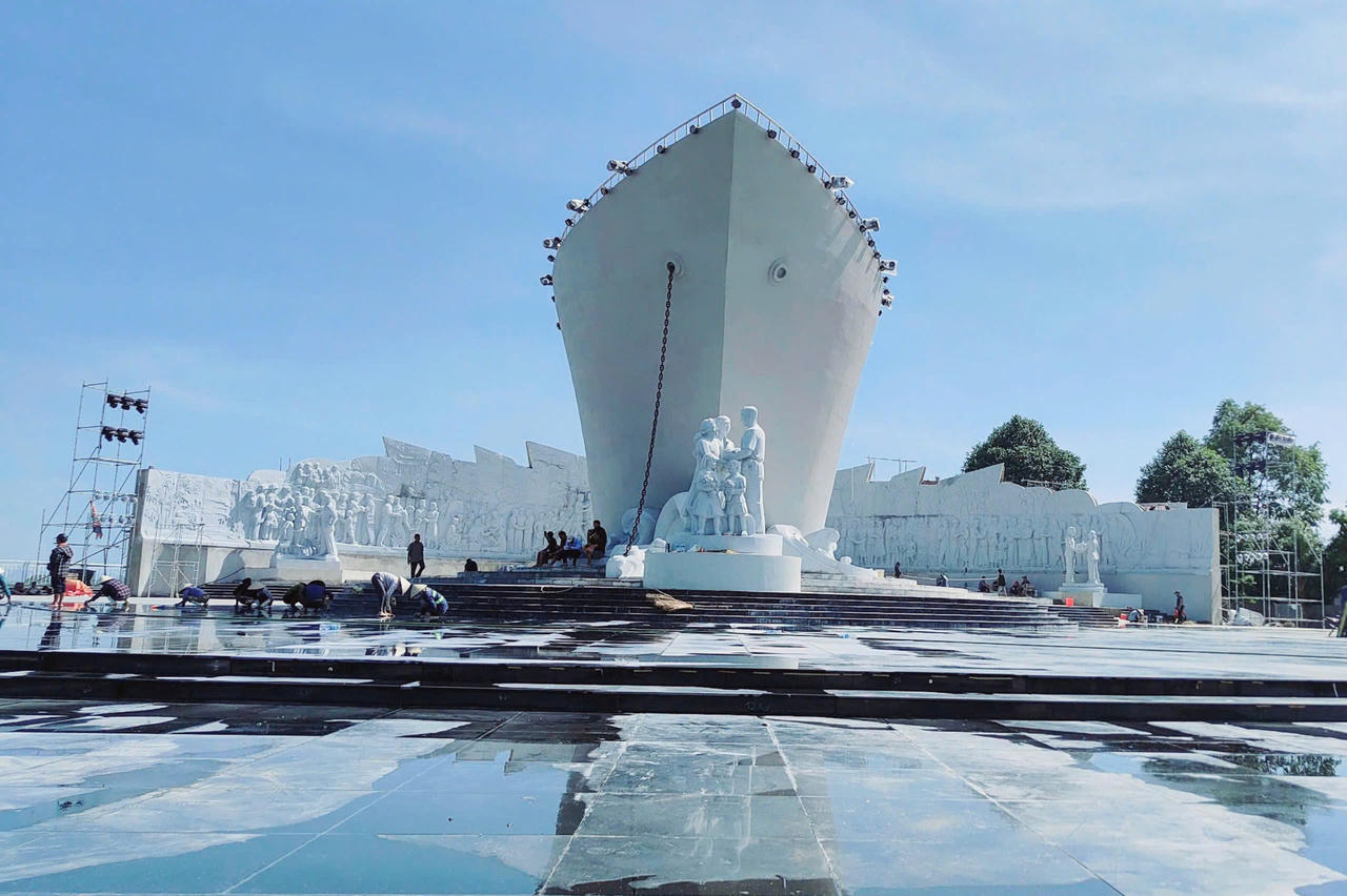 Thanh Hóa gấp rút hoàn thiện tượng đài kỷ niệm con tàu tập kết ra Bắc 