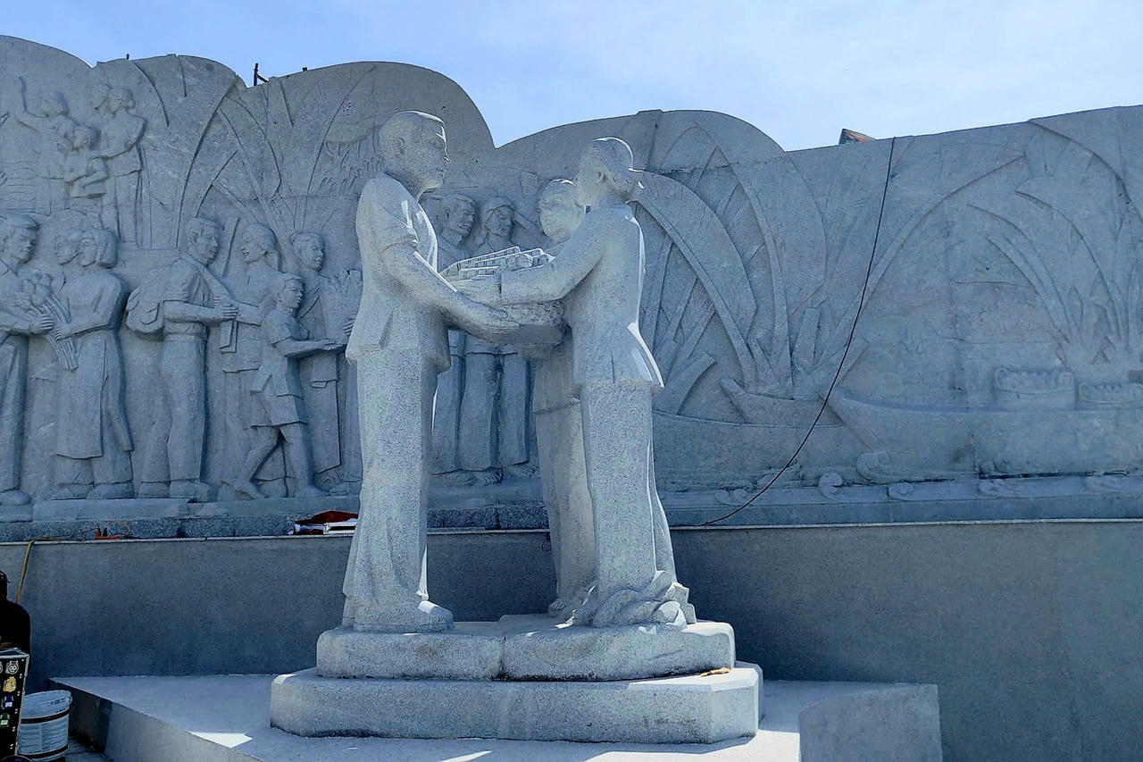 Thanh Hóa gấp rút hoàn thiện tượng đài kỷ niệm con tàu tập kết ra Bắc 